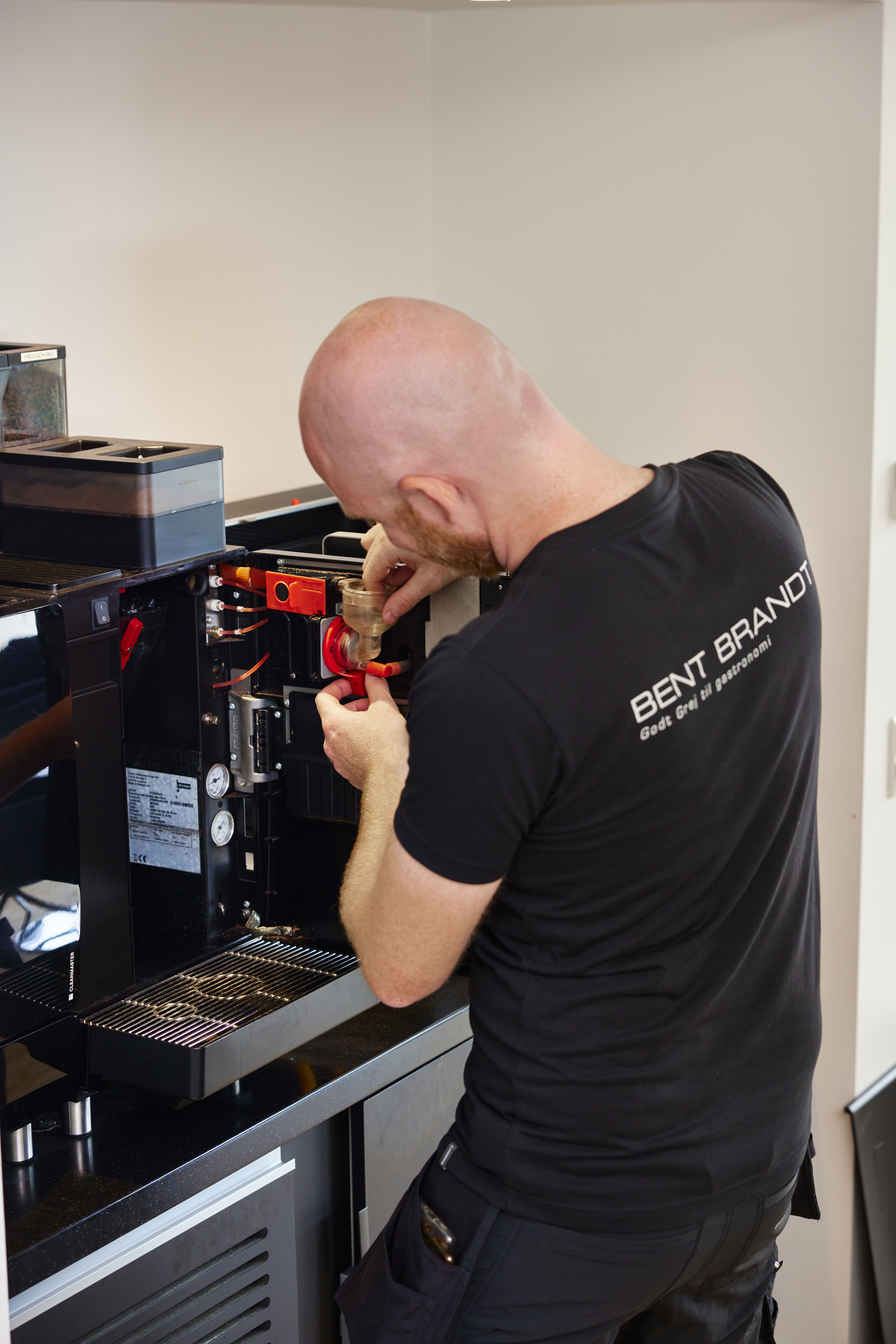 Reparation af FRANKE kaffemaskine af BENT BRANDT servicetekniker